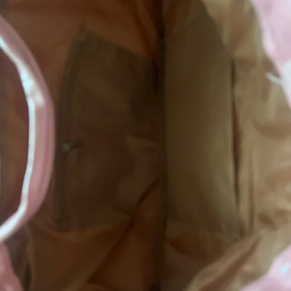 Glossy Pink Patent Tote Bag with Spacious Design - Picture 5 of 8